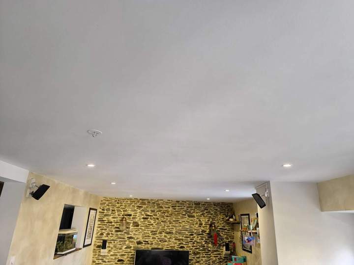 Mise en place d'éclairage intérieur fonctionnel et esthétique